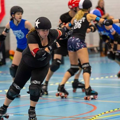 Roller derby Nicole in actie